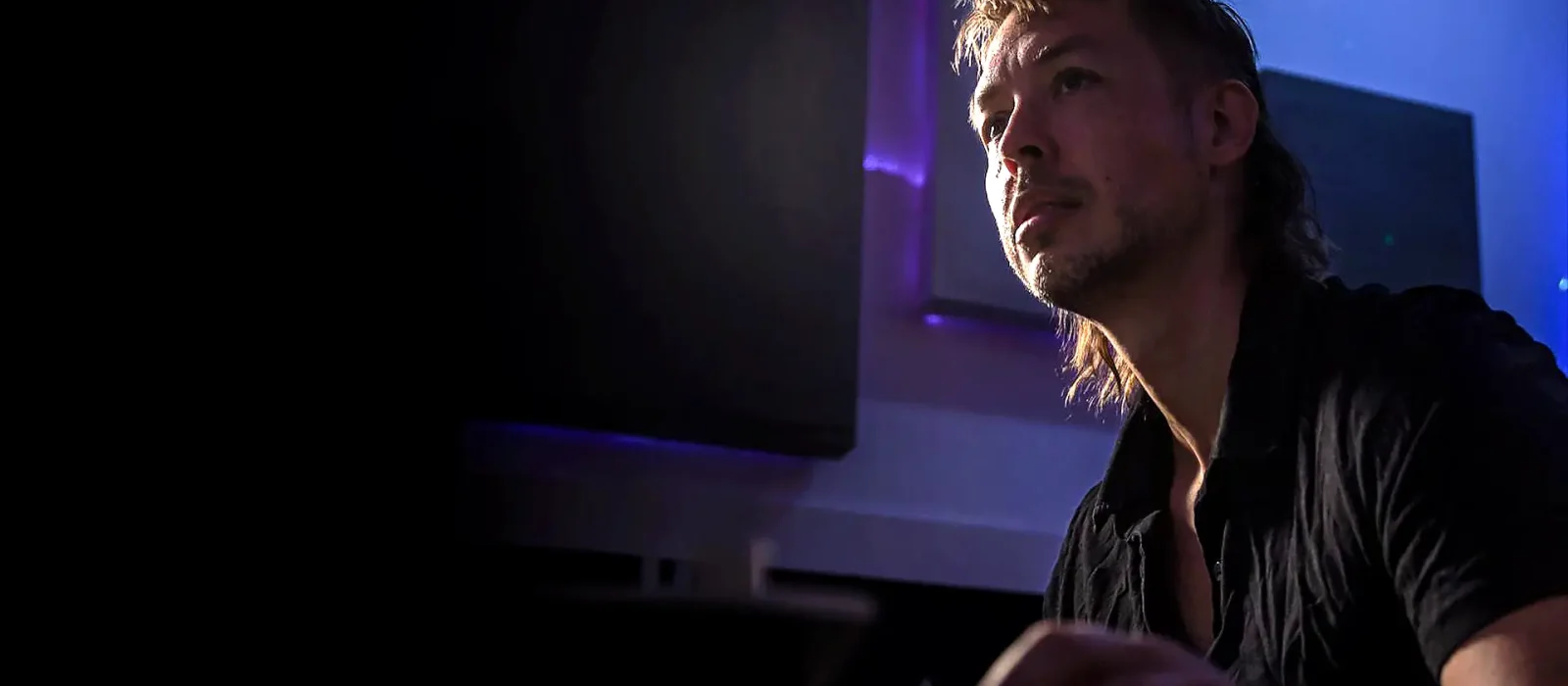 Background brighter sharper